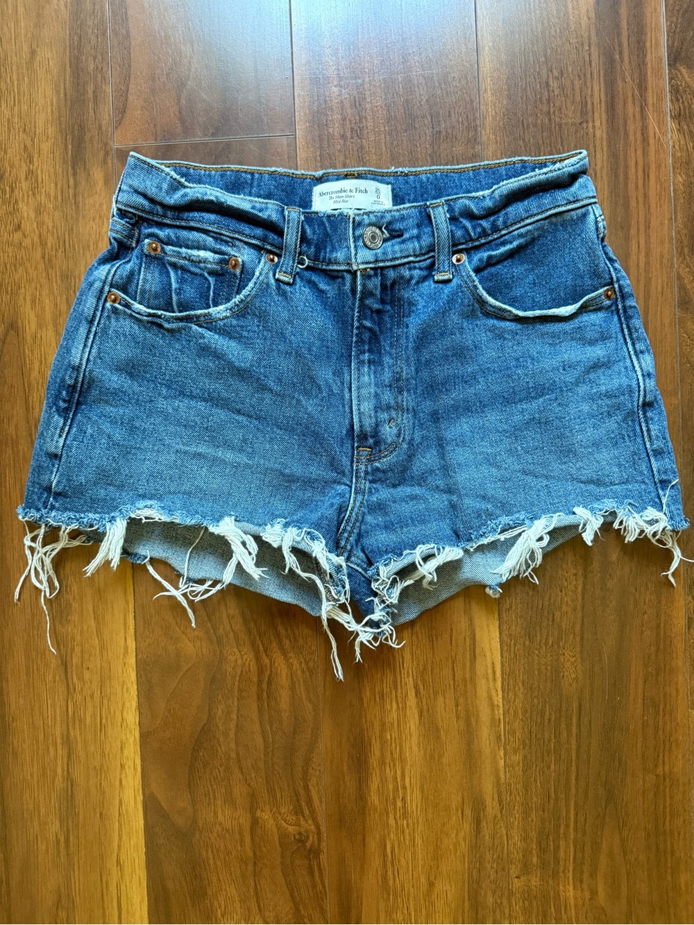 Abercrombie & Fitch Mid-Rise Distressed Denim The Mom Short / 25 / EUC! - Picture 4 of 4